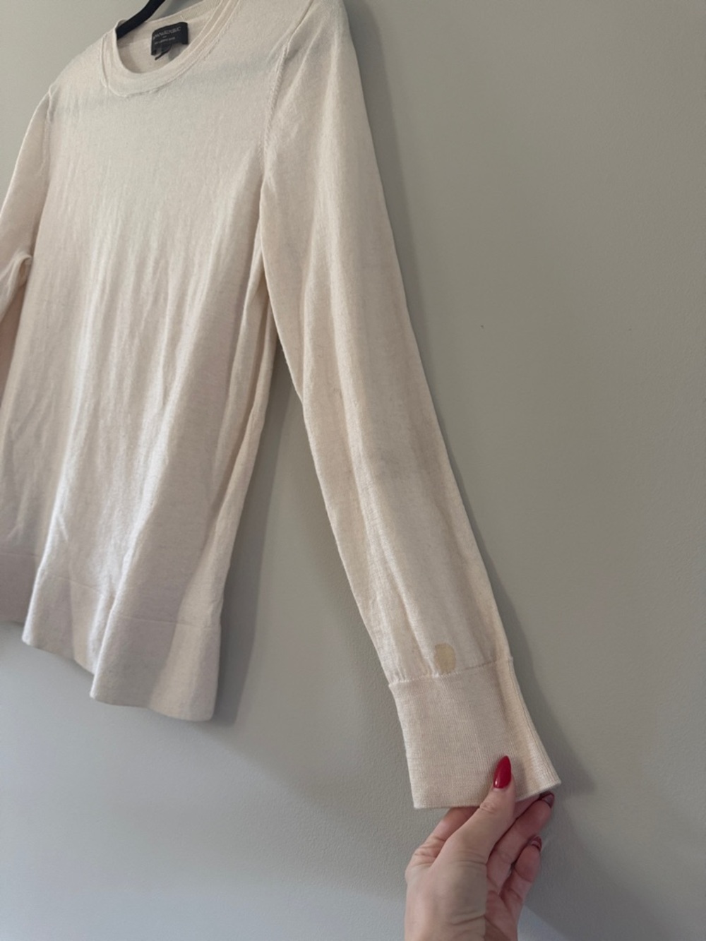 Banana Republic | 100% Merino Wool Cream Crewneck Sweater - Picture 4 of 8